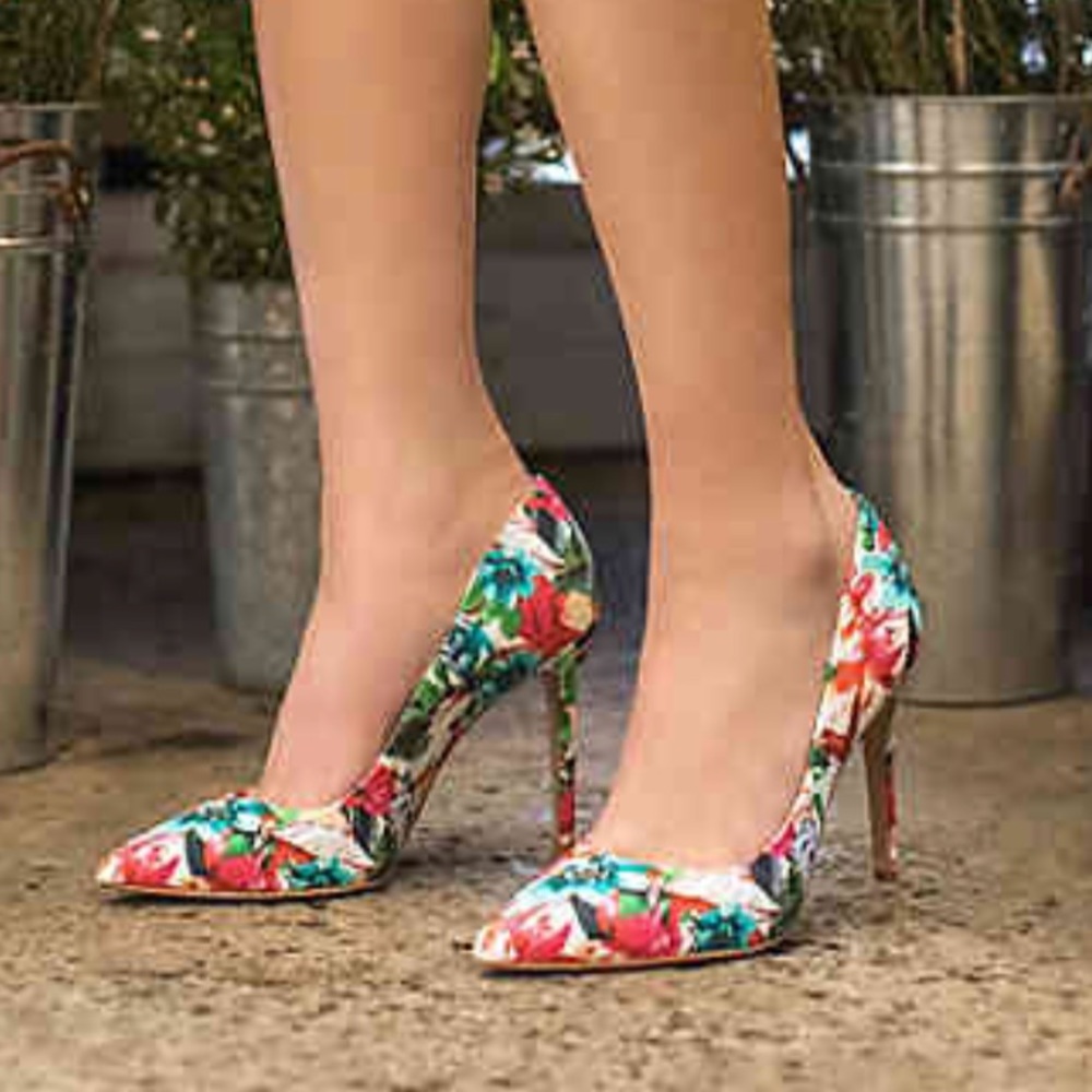 Jessica Simpson Pointed Floral Pumps ๐บ - Picture 3 of 8